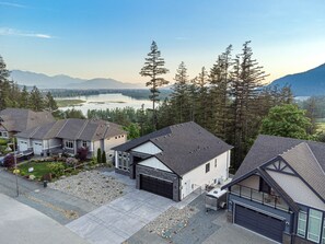 House | 3 bedrooms - Chic Retreat in Agassiz (Harrison Mills)