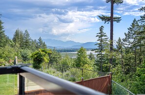 House - Chic Retreat in Agassiz (Harrison Mills)