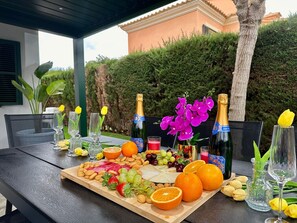 Outdoor dining - Villa Dolce Vita luxury (Puigderrós)