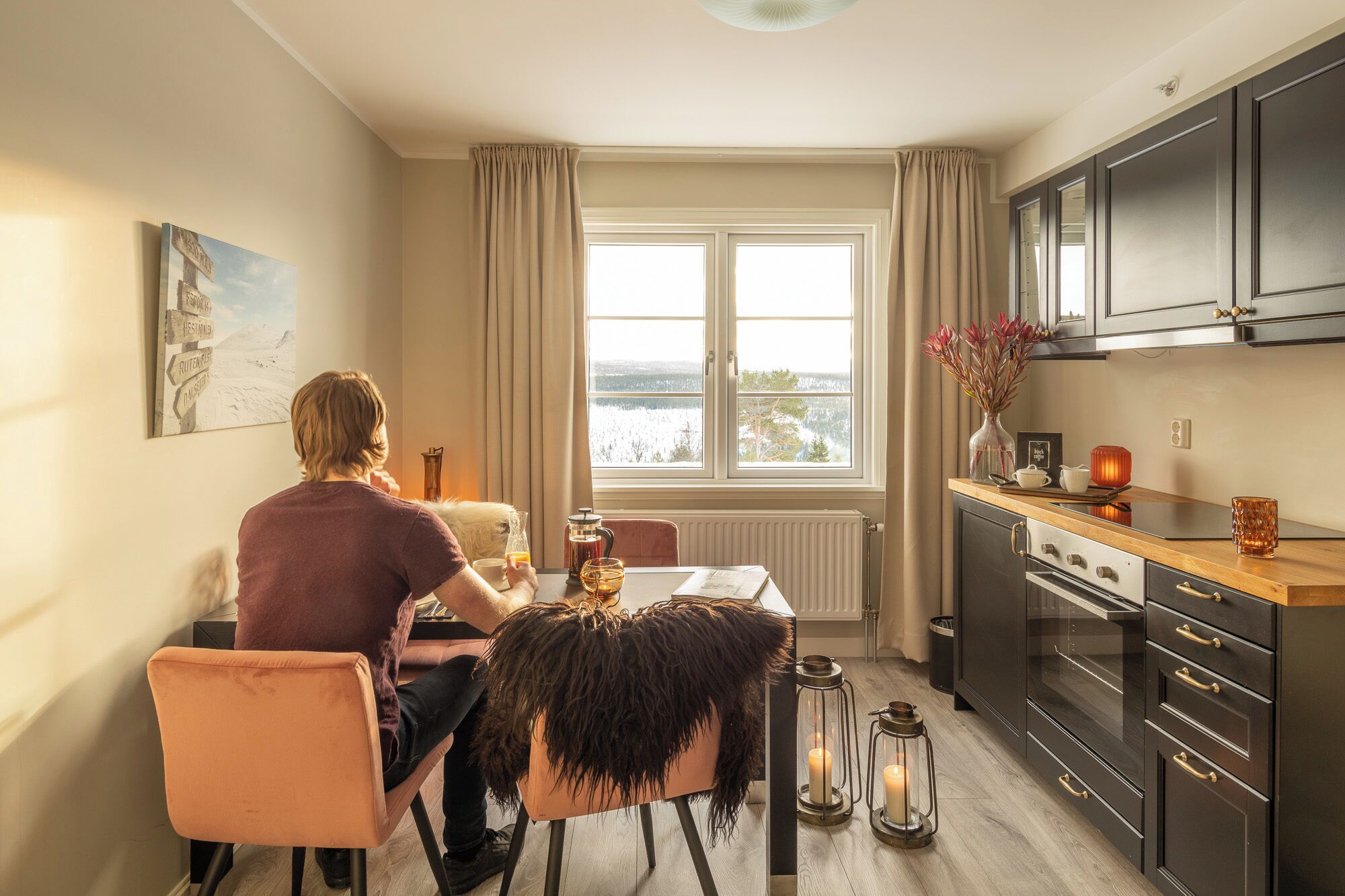Suite Deluxe | Cucina privata | Mini-frigorifero, seggiolone, prodotti ecosostenibili per le pulizie
