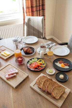 Petit déjeuner composé de spécialités régionales compris tous les jours