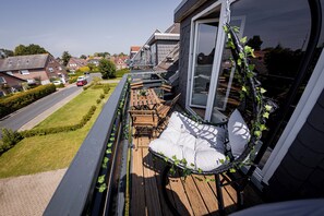 Outdoor dining - "Wellenwind" - your retreat at the Deichkieker guesthouse - pets allowed (Wangerland)