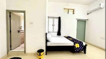 1 bedroom, iron/ironing board, WiFi