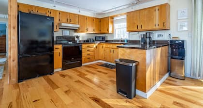 Ski Hike Lodge 5BR w Fire Pit Cozy Spaces