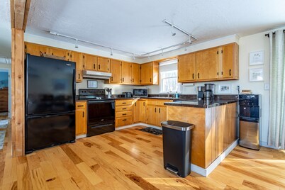 Ski Hike Lodge 5BR w Fire Pit Cozy Spaces