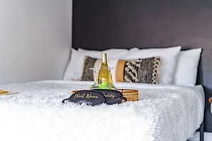 4 Schlafzimmer, Zimmersafe, Schreibtisch, Bügeleisen/Bügelbrett