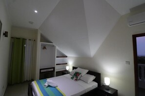 1 bedroom, iron/ironing board, WiFi, bed sheets - Le Ronce Villa : One-Bedroom Apartment (Anse Royale)