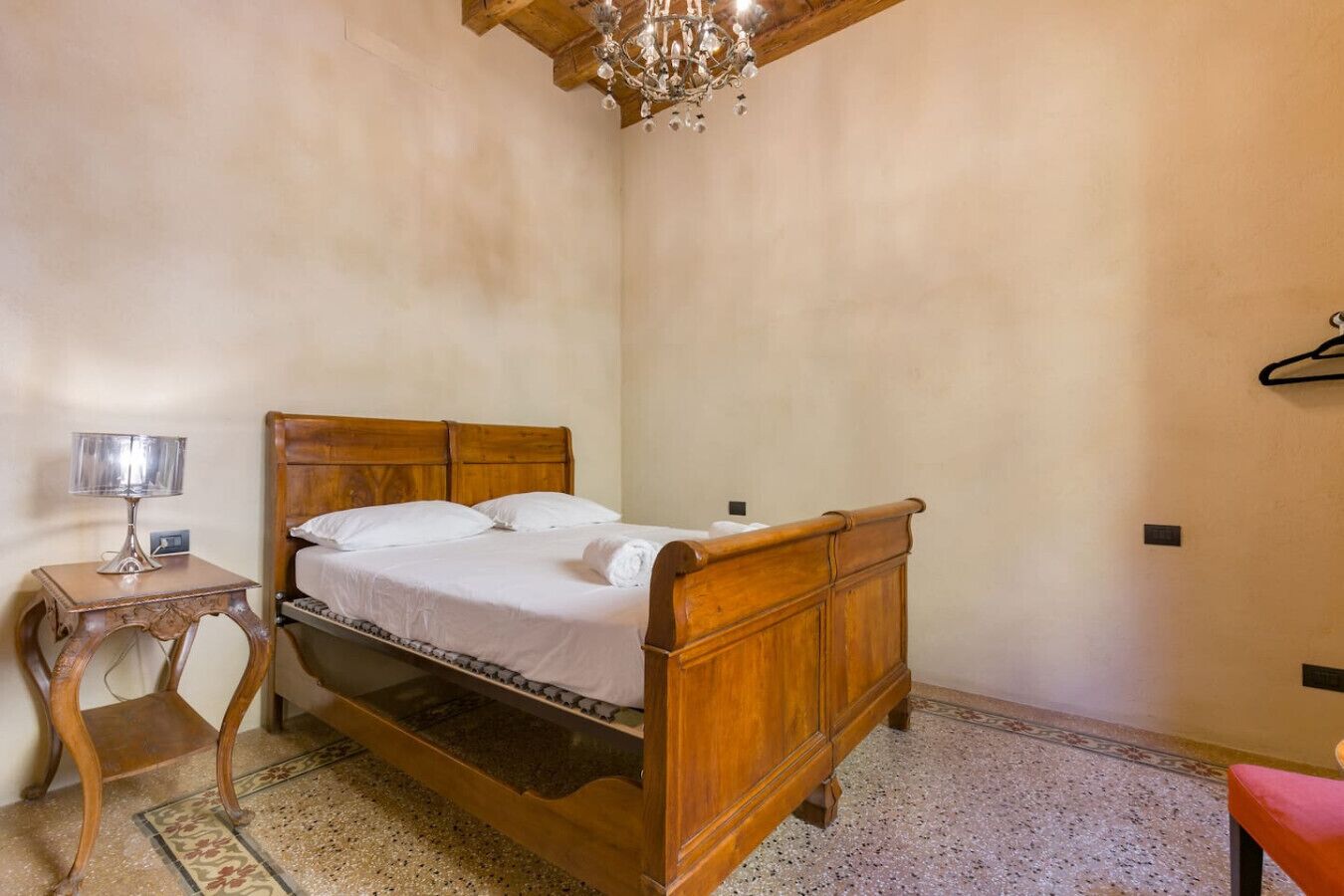 書桌、熨斗/熨衫板、Wi-Fi、床單