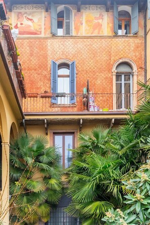 Exterior detail - Spazio Seicentesco: historic city centre apartment (Verona)