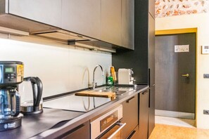 Fridge, microwave, oven, stovetop - Spazio Seicentesco: historic city centre apartment (Verona)