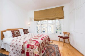 2 makuuhuonetta, työpöytä, silitysrauta/-lauta, Wi-Fi