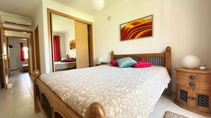 2 habitaciones, tabla de planchar con plancha, wifi y ropa de cama 