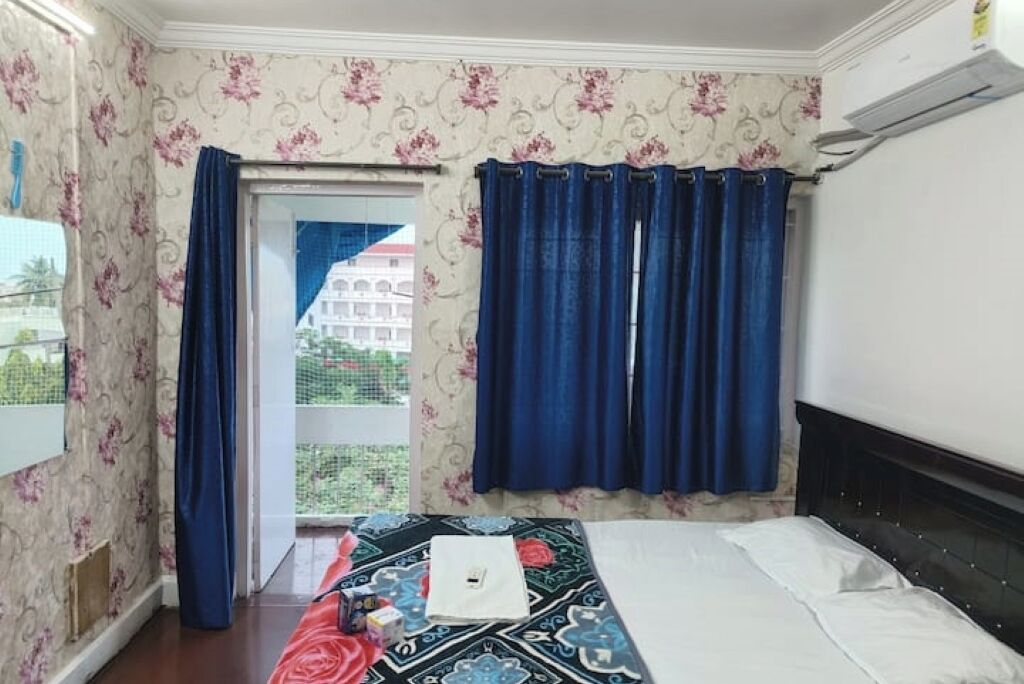 2 bedrooms, iron/ironing board, WiFi