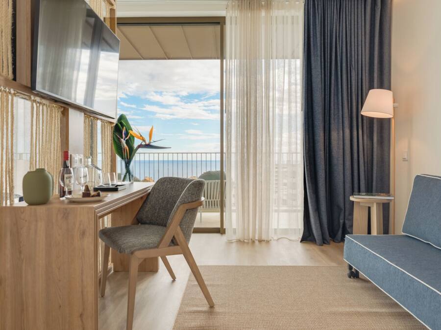 Superior-Suite, Balkon, Meerblick | Wohnbereich