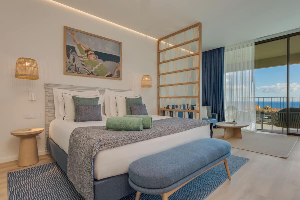 Suite, Balcony, Sea View | Minibar, in-room safe, blackout drapes, soundproofing