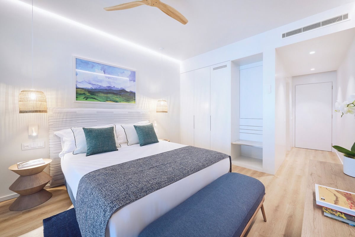 Suite, Balcony | 1 bedroom, minibar, in-room safe, blackout drapes