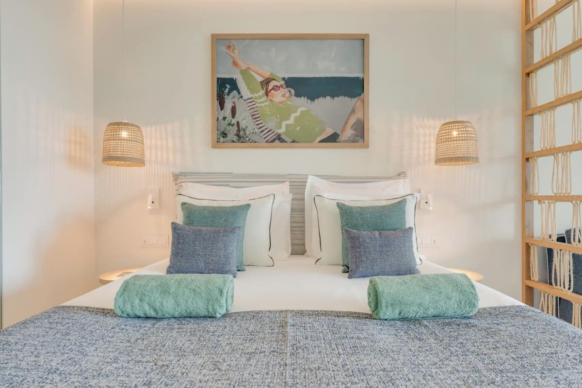 Suite, Balcony | Minibar, in-room safe, blackout drapes, soundproofing