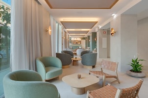2 bars/lounges, rooftop bar