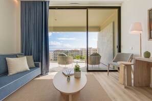 Suite, balkong | Oppholdsområde | Flatskjerm-TV