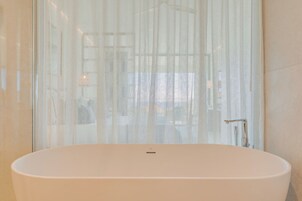 Suite, Balcony | Bathroom | Hair dryer, bathrobes, slippers, towels