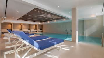 Indoor pool, 2 outdoor pools