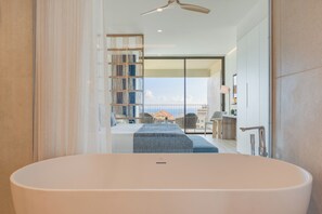 Minibar, coffres-forts dans les chambres, rideaux occultants