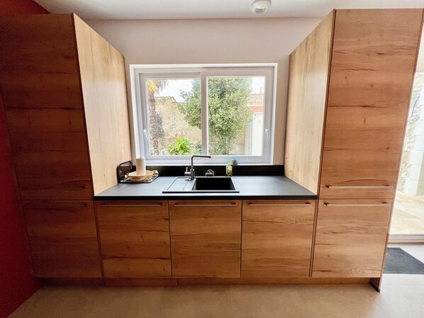 Fridge, microwave, oven, stovetop