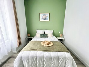 4 bedrooms, iron/ironing board, free WiFi, bed sheets