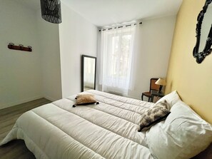 4 bedrooms, iron/ironing board, free WiFi, bed sheets