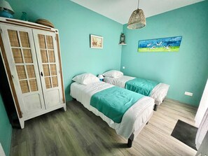 4 bedrooms, iron/ironing board, free WiFi, bed sheets