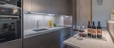 Micro-ondas, fogão, cooktop, lava-louças