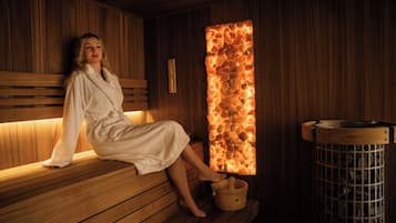 Hot tub, steam room