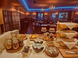Buffet breakfast for a fee on weekends