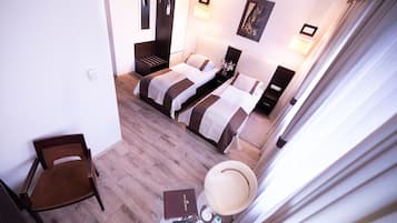 Habitación Confort con 2 camas individuales | Escritorio y espacio para trabajar con un portátil