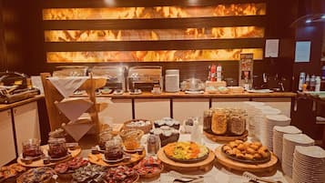 Buffet breakfast for a fee on weekends