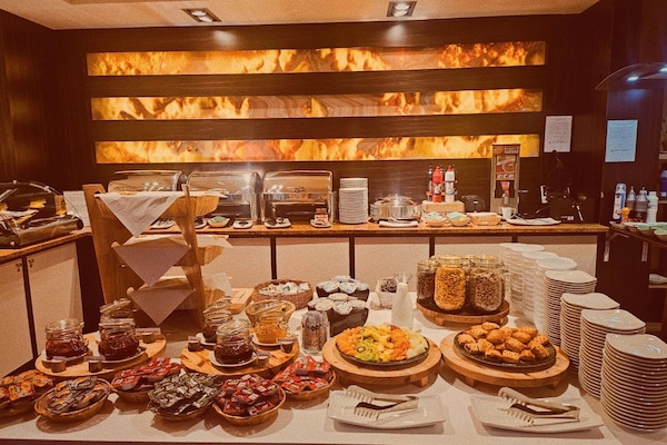 Desayuno buffet (con cargo) los fines de semana