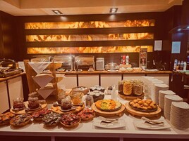 Πρωινό σε μπουφέ με χρέωση τα σαββατοκύριακα