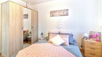 9 bedrooms, iron/ironing board, WiFi