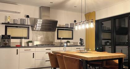 Exclusive beach chalet on the North Sea - close to the beach with fence