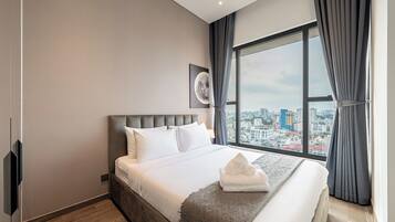 Phòng Suite Presidential, 3 phòng ngủ, quyền sử dụng Club Lounge, quang cảnh thành phố | Bộ trải giường bằng vải cotton Ai Cập, bộ đồ giường cao cấp
