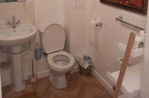 Ensemble douche/baignoire, baignoire relaxante profonde, sèche-cheveux