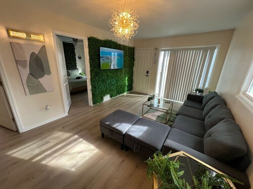 2BR Modern Home | Near WVU, Hospitals & Stadium