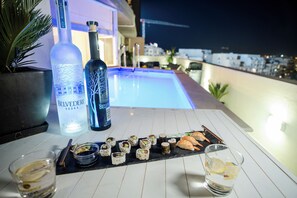 Outdoor pool, a heated pool - D Pool Top (L-Imsida)