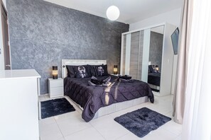 2 bedrooms, desk, iron/ironing board, WiFi