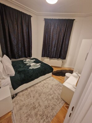 2 chambres, fer et planche Ă repasser, Wi-Fi, draps fournis