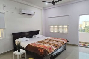 2 bedrooms, iron/ironing board, WiFi - great CoupleFriendly family 2bhk Banjarahills rd3 (Hyderabad)