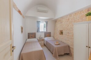 Reisekinderbett, kostenloses WLAN, Bettwäsche