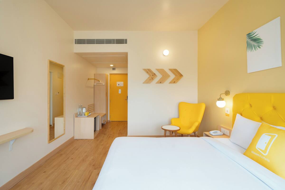 In-room safe, desk, laptop workspace, iron/ironing board (on request)