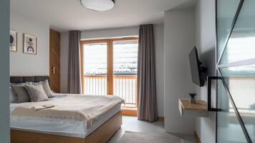 Apartamento superior, vistas a la montaña | 1 dormitorio, sistema de insonorización, tabla de planchar con plancha