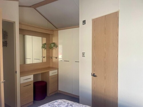 Lakeside 2 Bedroom Caravan